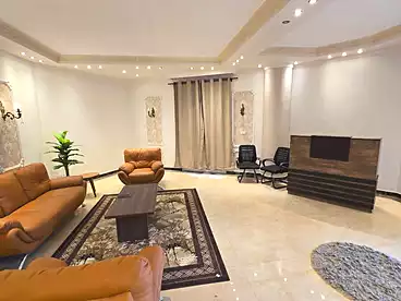 شقة بحديقة للإيجار في البنفسج فيلات، البنفسج، 250 متر