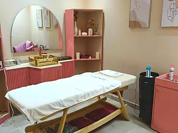Shops For rent in Southern 90th St., 90th Street, 250 sqm