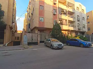 شقق للبيع في الإسكان العائلي، 15 مايو، 100 متر