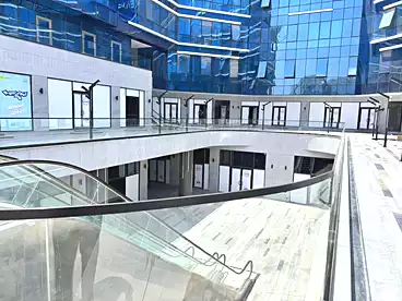 محلات للإيجار في شارع التسعين الشمالي، شارع التسعين، 78 متر