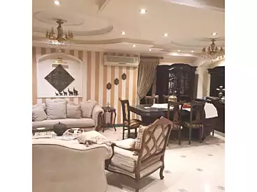 شقق للبيع في شارع عبد الحميد عوض، الحي الثامن، 220 متر