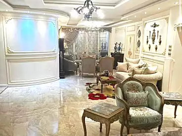 شقة بحديقة للبيع في شارع الزهور، المجاوره الرابعة عشر، 300 متر