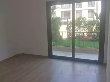 شقة بحديقة للإيجار في كمبوند فيفث سكوير - المراسم، كمبوند بالتجمع الخامس، 136 متر