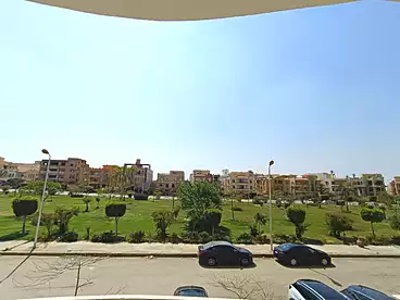 شقق للإيجار في شارع حسين سري، جنوب الاكاديميه (ج)، 200 متر