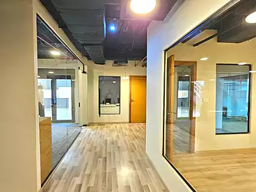 Administrative For rent in Northern 90th St., 90th Street, 300 sqm