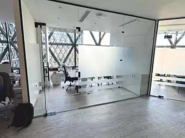 Corporate Branch For rent in Northern 90th St., 90th Street, 330 sqm