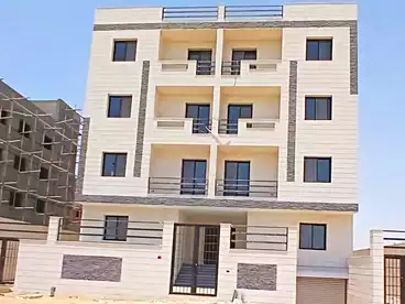 شقة بحديقة للبيع في الحى الثامن، بيت الوطن، 191 متر