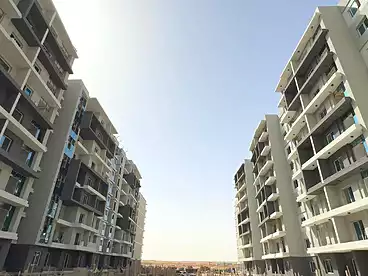 شقق للبيع في كمبوند لو كابيتال سويت لاجونز - بيراميدز، الحي السكني السابع - R7، 84 متر
