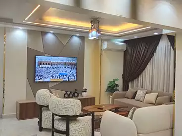 شقق فندقية للإيجار في شارع صقر قريش، شيراتون، 120 متر