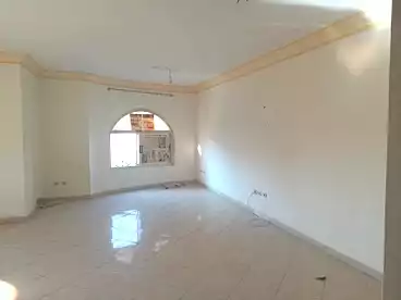 للإيجار في شارع عمر بن عبد العزيز، الحي الاول، 210 متر