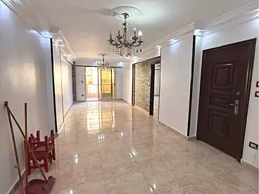 Apartments For sale in Gamal Abdel Nasser St., El Mandara, 165 sqm