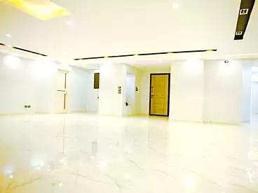 في شارع 20، سرايات المعادي، 450 متر