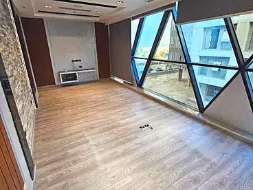 For rent in Northern 90th St., 90th Street, 190 sqm