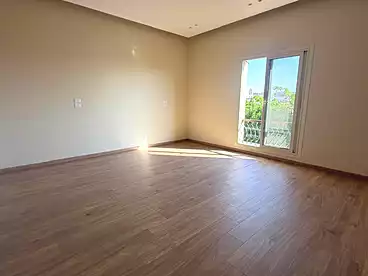 Twin House For sale in Compounds in New Cairo, New Cairo - 5th Settlement, 290 sqm