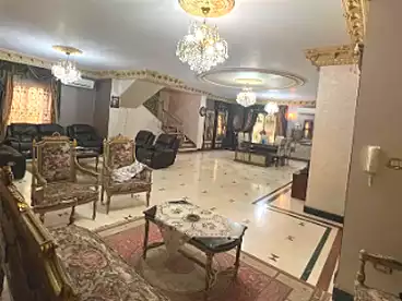 عمارات للبيع في الحي الثامن، العبور، 300 متر