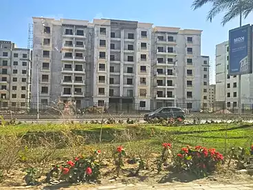 في كمبوند بمدينة الشروق، مدينة الشروق