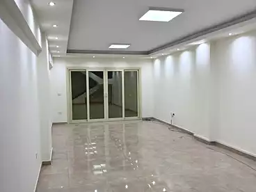 دوبلكس إداري للإيجار في شارع كارفور الرئيسي، زهراء المعادي، 400 متر