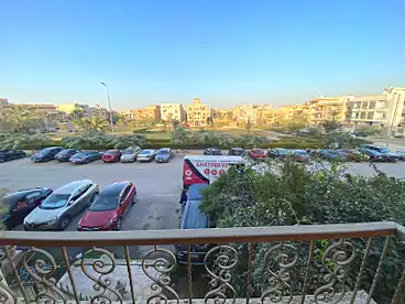 للبيع في شارع كامل الشناوي، النرجس 2، 195 متر