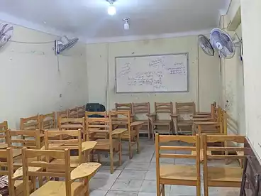 تجاري للإيجار في شارع جمال عبد الناصر، المندرة، 600 متر