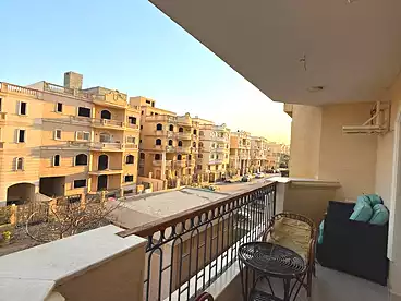 للبيع في شارع زيزينيا، المستثمرين الجنوبية، 200 متر