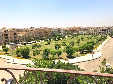 Private للإيجار في شارع طه حسين، جنوب الاكاديميه (ب)، 220 متر