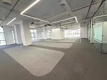 Offices For rent in Northern 90th St., 90th Street, 325 sqm