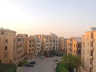 شقق للبيع في شارع جمال عبد الناصر، المستثمرين الجنوبية، 200 متر