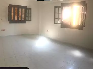 شقق للإيجار في شارع المعهد، الحي الأول، 200 متر