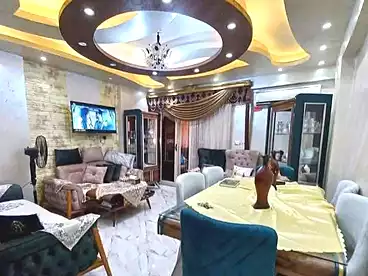 شقق للبيع في شارع محمود العيسوي، سيدي بشر بحري، 100 متر