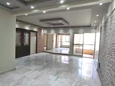 شقق للإيجار في محرم بك، الاسكندرية، 130 متر