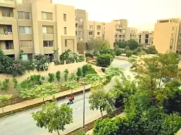شقق للبيع في كمبوند فيلدج جيت - بالم هيلز، كمبوند بالتجمع الخامس، 200 متر