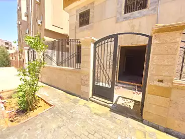 Apartment with Garden For sale in Abo El Hawl 1, Gardenia Heights - Abo El Hawl, 210 sqm