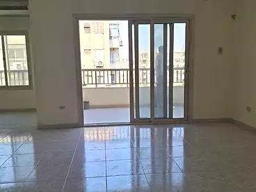 في عمارات مصر للتعمير، شيراتون، 150 متر