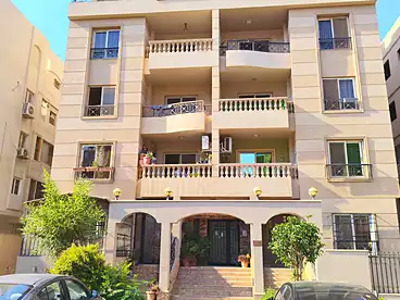 Apartments For rent in Street 17, Al Hadaba Al Olya, 300 sqm