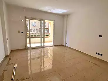 في طريق مدينتي، المنطقه الأولى عمارات، 211 متر