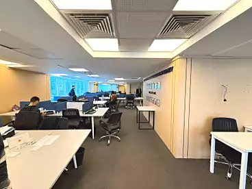 Administrative For rent in Northern 90th St., 90th Street, 785 sqm