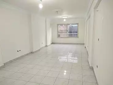 في شارع الملك فيصل، فيصل، 160 متر