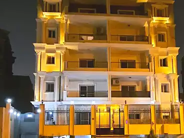شقة بحديقة للبيع في شارع احمد لطفي السيد، النرجس عمارات، 260 متر