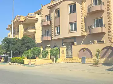 في محور مصطفي كامل، التجمع الاول، 1250 متر