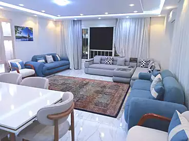 في كورنيش النيل، العجوزة، 170 متر