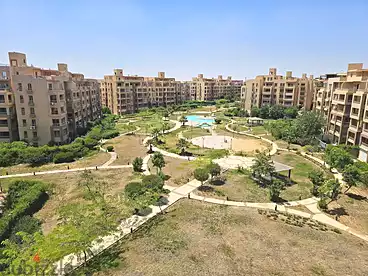 بنتهاوس للبيع في كمبوند جاردن هيلز - المصرية العربية للانشائات، كمبوند في ٦ اكتوبر، 300 متر