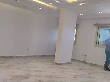 في شارع نزية خليفة، الكوربة، 200 متر