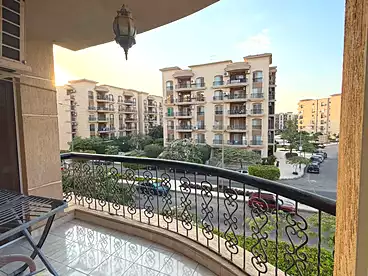 في شارع عمرو بن العاص، المرحله الثانيه، 100 متر