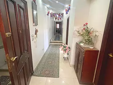 في جنوب الاكاديميه (ز)، جنوب الأكاديمية، 200 متر