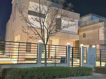 TWIN TOWN للبيع في سنتر فيل - كمبوند هايد بارك، كمبوند هايد بارك، 279 متر
