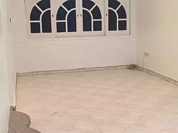 عقارات للإيجار في شارع إبراهيم ناجي، الساحل، 110 متر