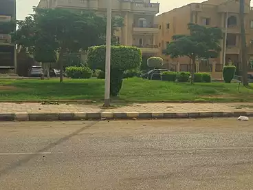 شقة بحديقة للبيع في شارع الشهيد شريف رضوان، البنفسج 9، 200 متر