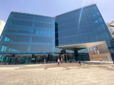 مبني اداري مرخص ومجهز لكبري الشركات  في التسعين لموقع مميز سوبر ديلوكس