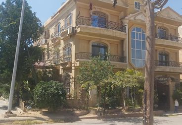 فيلا للبيع بسعر لقطة ومفاجأة بالحي التالت التجمع الخامس 