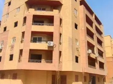 شقة رائعة للبيع في كمبوند جولدن جيتس بالمقطم